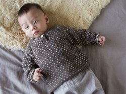 Strikkekit til babysweater Ludvig i Arwetta