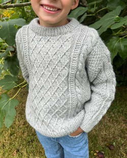 Strikkekit til Moby Sweater Mini fra PetiteKnit
